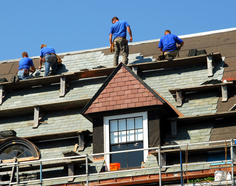 choosing the right roofing contractor