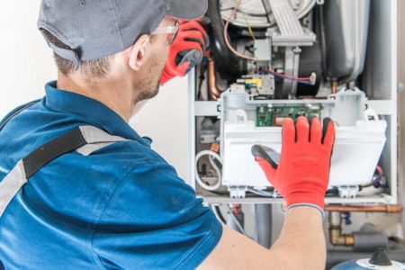 How to Choose the Right Heating Contractor 1 HowtoChoosetheRightHeatingContractortoRepairYourFurnace 1080x675 1