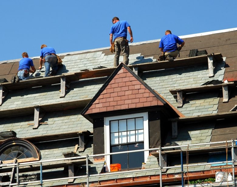 choosing the right roofing contractor