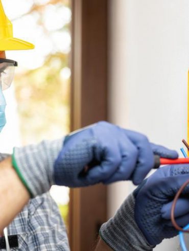 featured image hire an electrician.jpeg