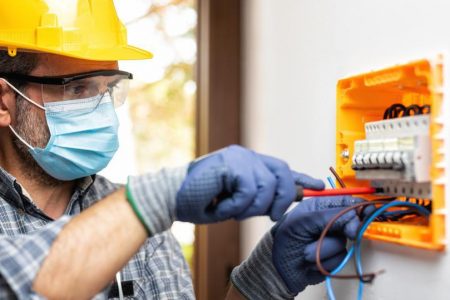 Tips for Choosing a good electrician 1 featured image hire an electrician.jpeg