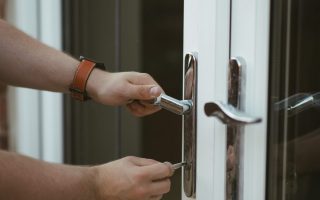 daylight door handle hands home house keys lever 1554041 1000x801 1
