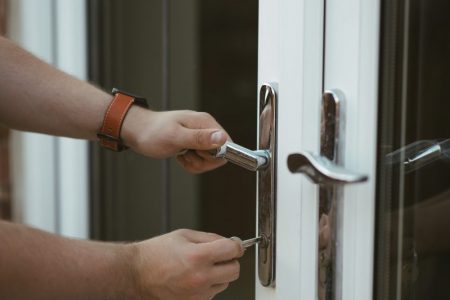 Choosing The Access Control Locking System 1 daylight door handle hands home house keys lever 1554041 1000x801 1