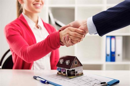 What are the advantages of hiring a real estate agency to sell a flat? 1 Real estate agency
